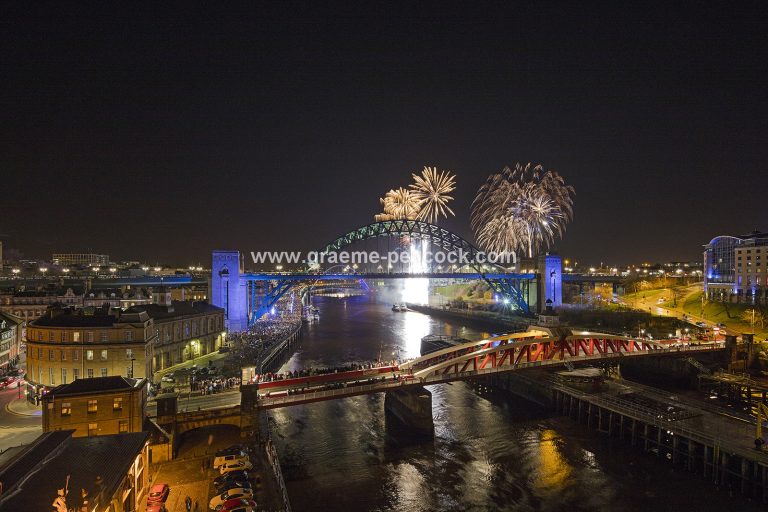 New Year&#039;s Eve 2015 Fireworks on the quayside, Newcastle upon Tyne, Tyne and Wear - GraemePeacock